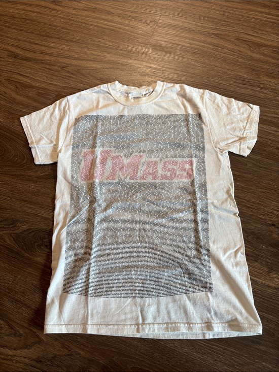 Gildan Other - Gildan White Short Sleeve Tee with Red UMass Chest Logo